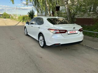 2019 Toyota Camry VIII (XV70), белый, 2800000 рублей, вид 4