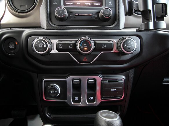 2020 Jeep Wrangler IV (JL), чёрный, 4995000 рублей - вид 22