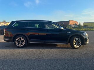 2020 Volkswagen Passat Alltrack B8 Рестайлинг, чёрный, 3000000 рублей, вид 3