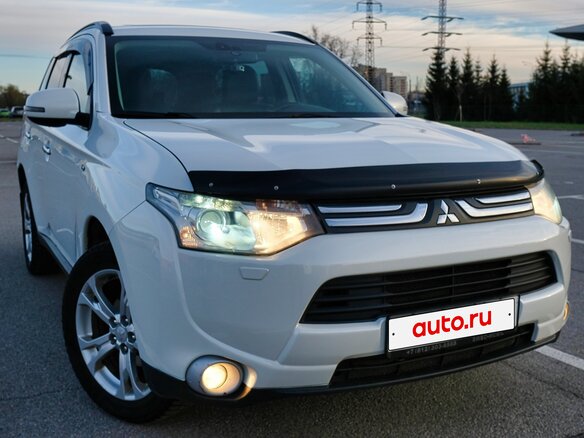 2014 Mitsubishi Outlander III, белый, 1680000 рублей - вид 4