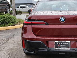 2023 BMW 7 серии 740i VII (G70), красный, 9535000 рублей, вид 3