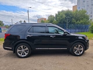 2019 Ford Explorer V Рестайлинг 2, чёрный, 3000000 рублей, вид 3