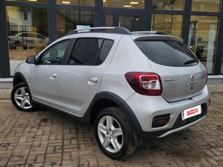 2017 Renault Sandero Stepway II, серебристый, 915000 рублей, вид 3