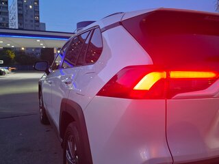 2024 Toyota RAV4 V (XA50), белый, 3750000 рублей, вид 4