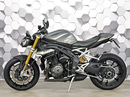 2021 Triumph Speed Triple, серый, 1199000 рублей, вид 4