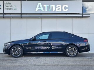 2025 BMW 5 серии Long 530Li xDrive VIII (G60/G61/G68), чёрный, 8290000 рублей, вид 3