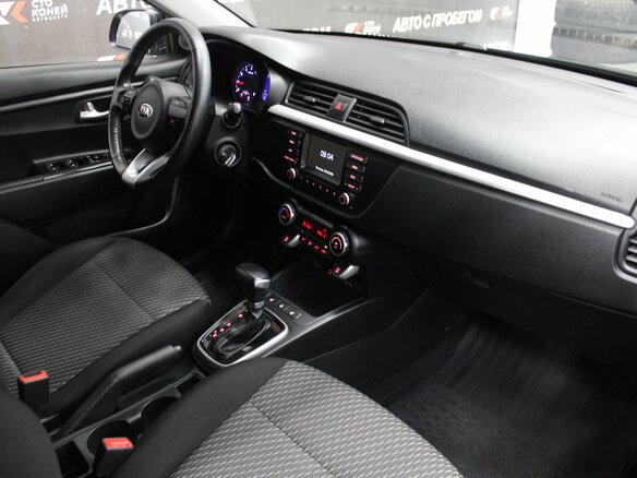 2019 Kia Rio IV, чёрный - вид 4