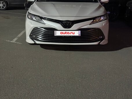 2019 Toyota Camry VIII (XV70), белый, 2670000 рублей, вид 2