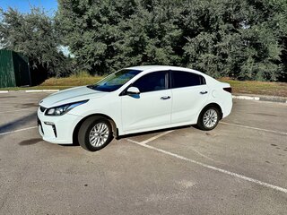 2018 Kia Rio IV, белый, 1386666 рублей, вид 5
