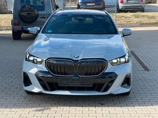 2026 BMW 5 серии 540d xDrive VIII (G60/G61/G68), серый, 8670000 рублей, вид 2