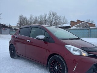 2016 Toyota Vitz III (XP130) Рестайлинг, красный, 1120000 рублей, вид 5