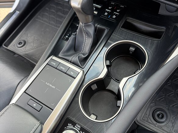2019 Lexus RX 300 IV Рестайлинг, белый, 5250000 рублей - вид 16