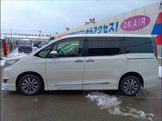 2018 Toyota Esquire I Рестайлинг, белый, 1990000 рублей, вид 4