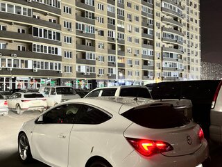 2013 Opel Astra GTC J Рестайлинг, белый, 899000 рублей, вид 3