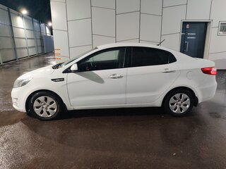 2013 Kia Rio 4-speed III, белый, 1110000 рублей, вид 3
