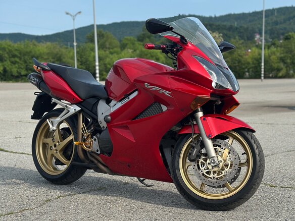 2002 Honda VFR 800, красный, 450000 рублей