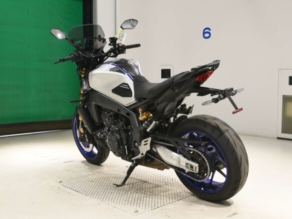 2023 Yamaha MT-09 (FZ-09), серебристый, 932000 рублей - вид 5