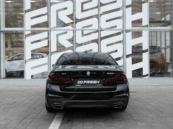 2018 BMW 5 серии 530i xDrive VII (G30/G31/G38), чёрный, 3399000 рублей - вид 3