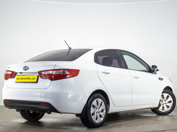 2015 Kia Rio 6-speed III, белый - вид 3
