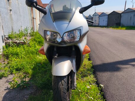1998 Honda VFR 800, серебристый, 300000 рублей, вид 1