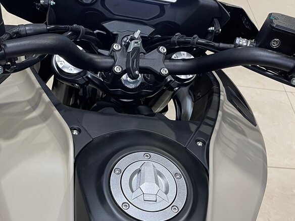 2026 Benelli TRK 702 X, бежевый, 789000 рублей - вид 12