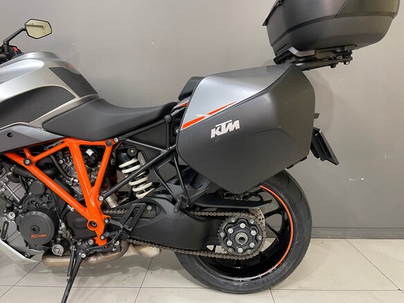2017 KTM 1290 Super Duke GT, чёрный, 990000 рублей - вид 11