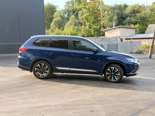 2015 Mitsubishi Outlander III Рестайлинг 2, синий, 1725000 рублей, вид 3