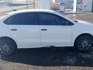 2017 Volkswagen Polo V Рестайлинг, белый, 500000 рублей, вид 3