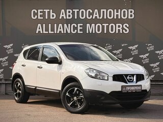 2013 Nissan Qashqai I Рестайлинг, белый, 990000 рублей, вид 1