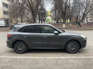 2018 Porsche Cayenne III, серый, 5750000 рублей, вид 5
