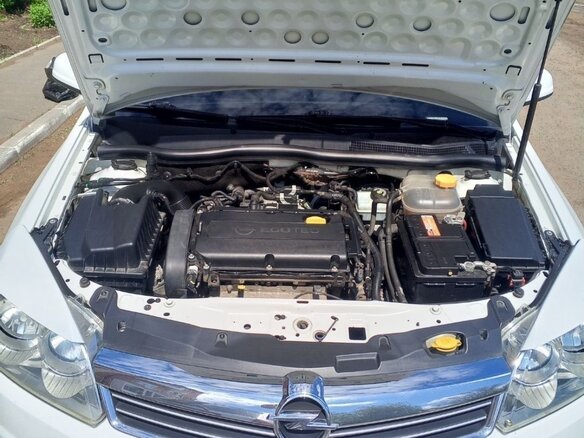 2012 Opel Astra J Рестайлинг, белый, 600000 рублей - вид 3