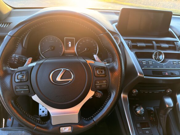 2020 Lexus NX 300 I Рестайлинг, чёрный, 3600000 рублей - вид 17