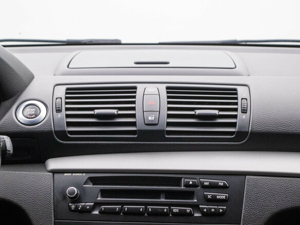 2011 BMW 1 серии 118i I (E81/E82/E87/E88) Рестайлинг, чёрный - вид 13