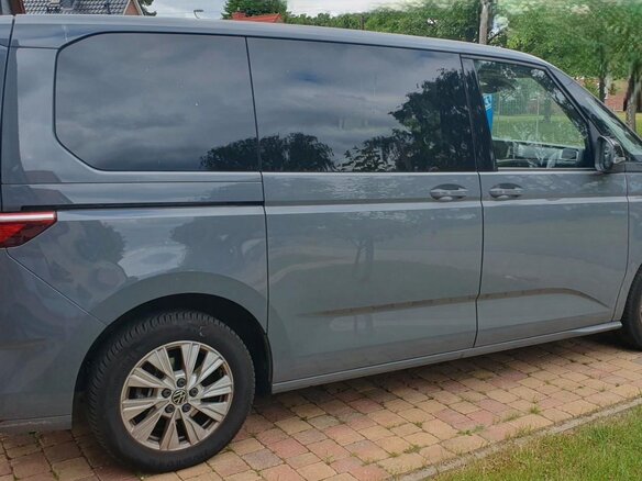 2023 Volkswagen Multivan Long T7, серый, 5850000 рублей - вид 1