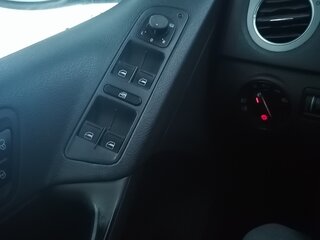2009 Volkswagen Tiguan I, чёрный, 850000 рублей, вид 1