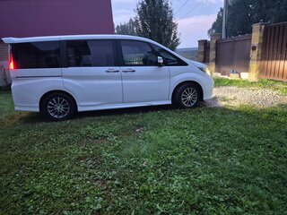2015 Honda Stepwgn V, белый, 2200000 рублей, вид 3