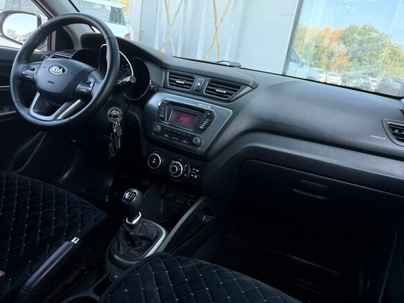 2015 Kia Rio III Рестайлинг, белый, 740000 рублей - вид 14