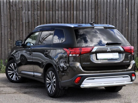 2019 Mitsubishi Outlander III Рестайлинг 3, коричневый, 1850000 рублей, вид 4