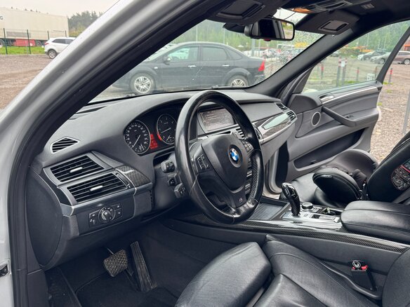 2010 BMW X5 40d II (E70) Рестайлинг, серебристый, 2000000 рублей - вид 4