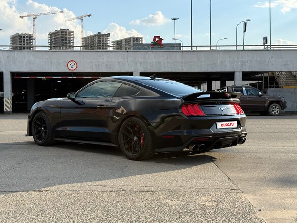 2020 Ford Mustang VI Рестайлинг, чёрный, 2400000 рублей - вид 5