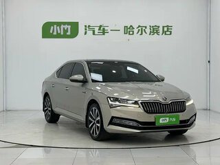2022 Skoda Superb III Рестайлинг, бежевый, 1965000 рублей, вид 3