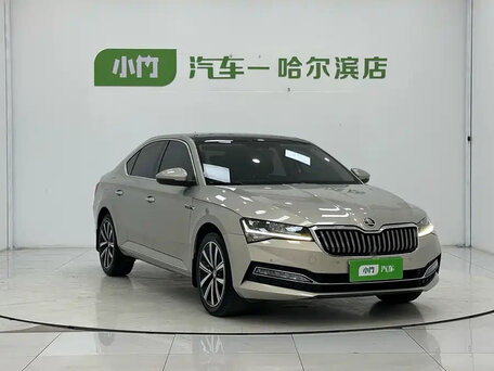2022 Skoda Superb III Рестайлинг, бежевый, 1965000 рублей, вид 3