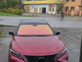 2021 Toyota Camry VIII (XV70) Рестайлинг, красный, 2650000 рублей, вид 3