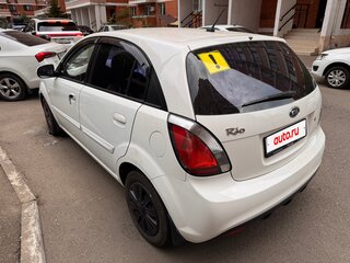 2011 Kia Rio II Рестайлинг, белый, 600000 рублей, вид 5