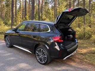 2024 BMW X1 20i xDrive III (U11/U12), чёрный, 4630000 рублей, вид 4