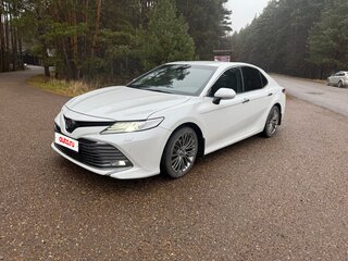 2020 Toyota Camry VIII (XV70), белый, 3000000 рублей, вид 1