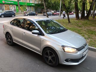 2014 Volkswagen Polo V, серебристый, 740000 рублей, вид 4