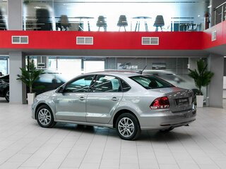 2017 Volkswagen Polo V Рестайлинг, серебристый, 1050000 рублей, вид 4