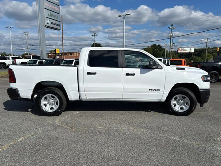 2026 Ram 1500 Crew Cab V Рестайлинг, белый, 6376509 рублей, вид 5