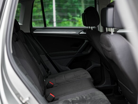 2021 Volkswagen Tiguan II Рестайлинг, серебристый, 2305000 рублей - вид 11